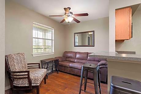 One-Bedroom Twin Suite - Non-Smoking