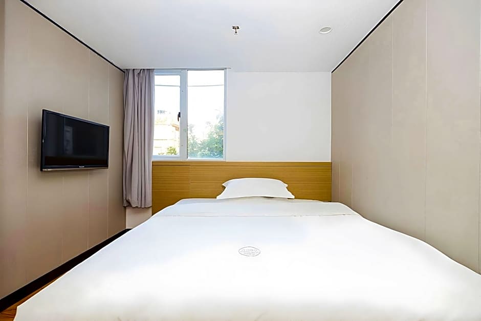 Yifang Hotel Guangzhou Shangxiajiu Pedestrian Street Yongqingfang Branch