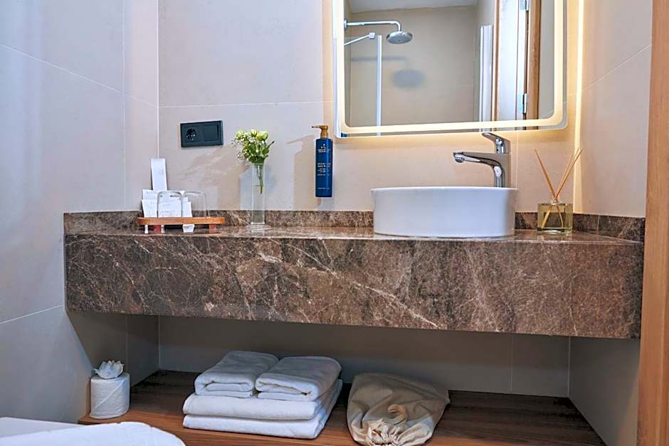 Venzi Ayayorgi-Adult Only 15