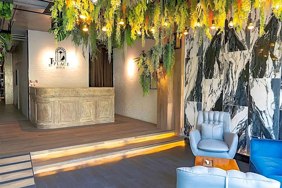 J Place Hotel