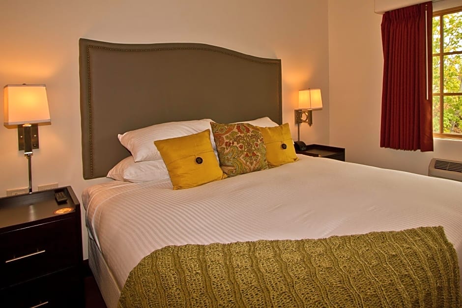 Columbia Cliff Villas