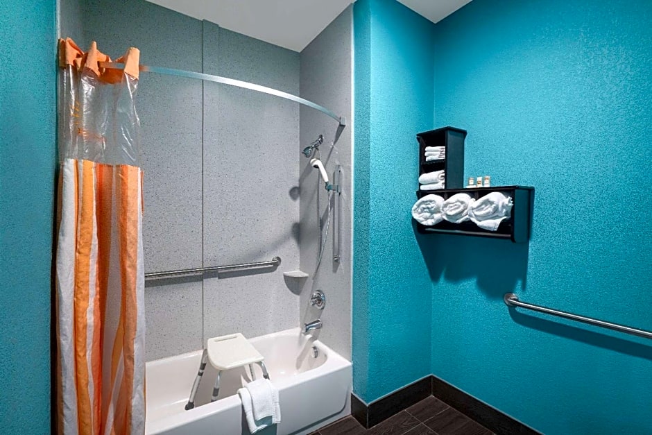 La Quinta Inn & Suites by Wyndham Knoxville East
