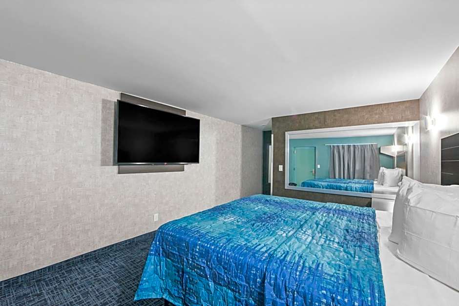 Hotel OPUS Bronx Near Bay Plaza Mall