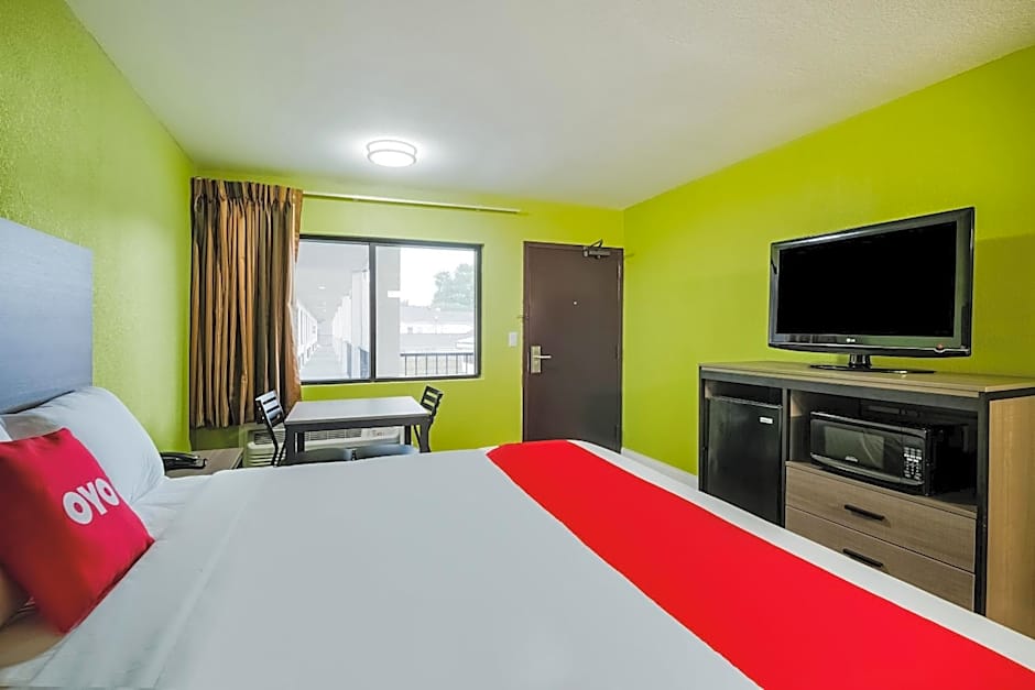 OYO Hotel Houston N Fm-1960 Champions TX