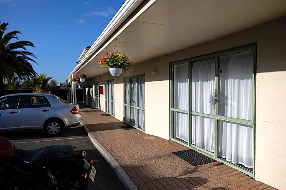 Birchwood Spa Motel