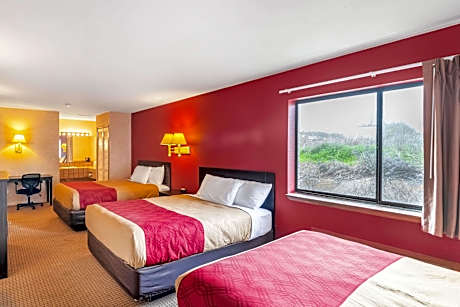 3 Queen Beds Nonsmoking