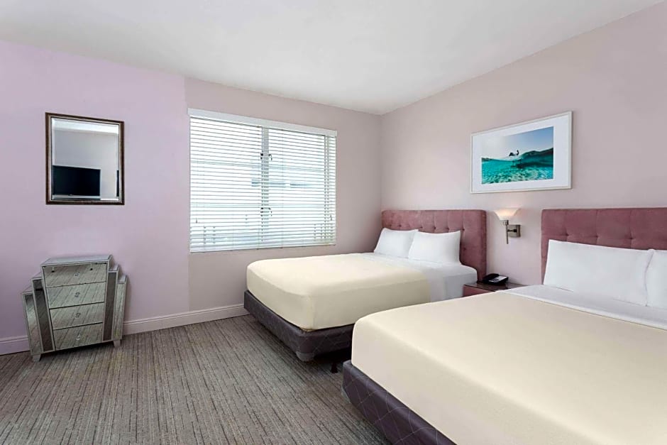 Foto 1 dari 4 — Double Room with Two Double Beds - Non-Smoking