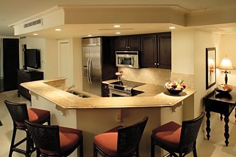 Grand One-Bedroom King Suite - Oceanfront