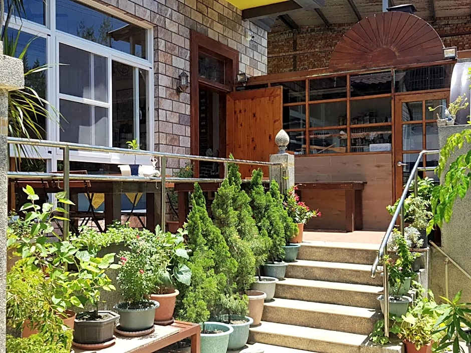 La Fleur BnB & Restaurant