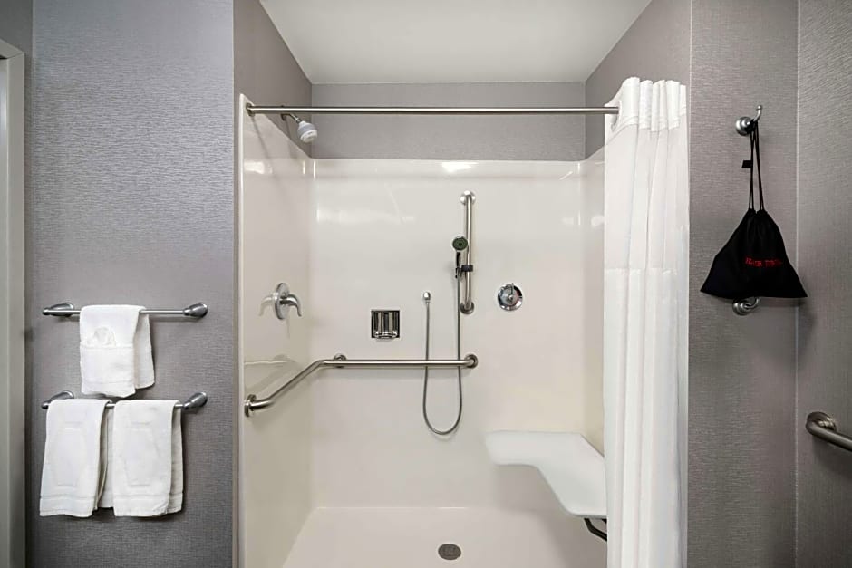 Hampton Inn By Hilton & Suites Roanoke Airport VA