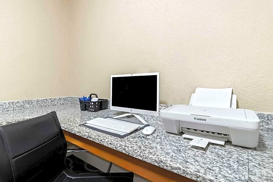 Comfort Inn Hebron-Lowell Area