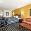 Days Inn & Suites by Wyndham Warner Robins Near Robins AFB