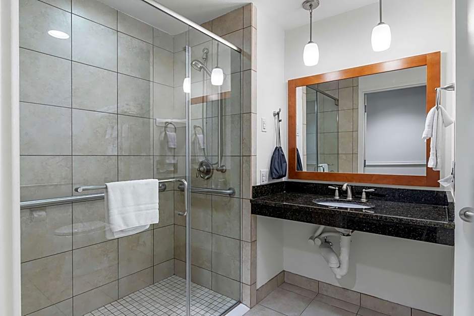 Best Western Plus Westgate Inn & Suites