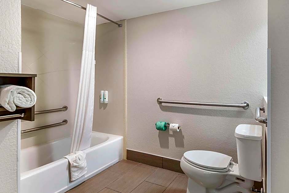 Quality Inn & Suites Athens University Area