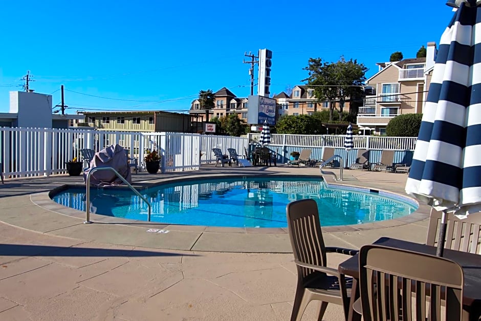 Edgewater Beach Inn & Suites