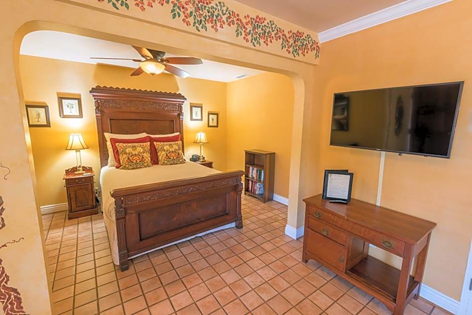 Harbor House Inn