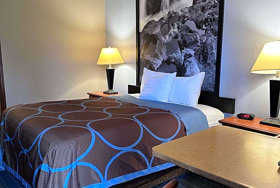 Super 8 by Wyndham Vancouver East