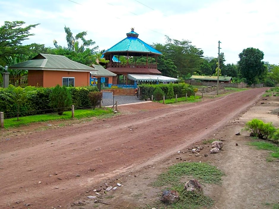 Fanaka Safaris Campsite & Lodges