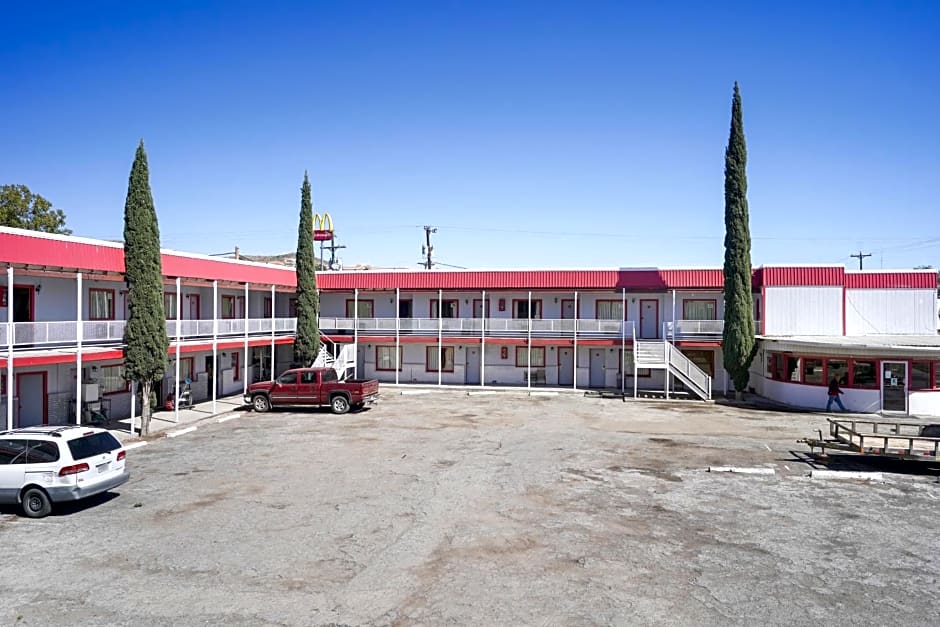 OYO Hotel Alpine TX near University