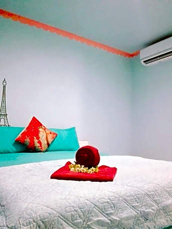 Deluxe Room - 1 Queen Sized Bed