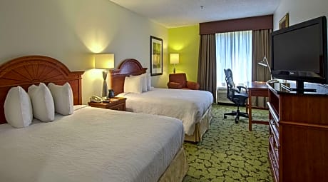 2 Queen Accessible 1 Bedroom Suite with Tub