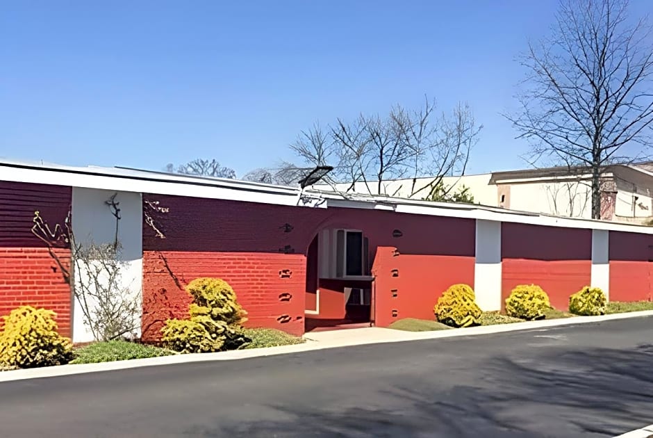 Travelodge by Wyndham Bay Shore Long Island