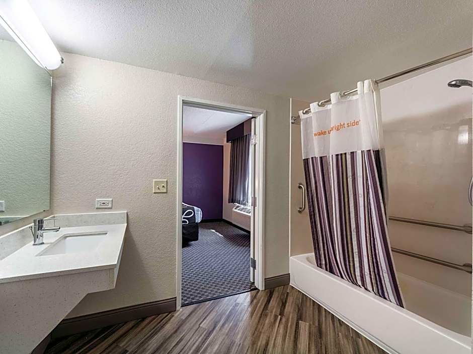 La Quinta Inn & Suites by Wyndham San Antonio Downtown