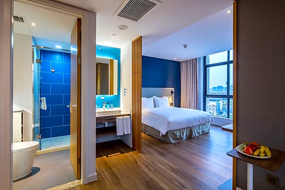 Holiday Inn Express Haining City Center, an IHG Hotel