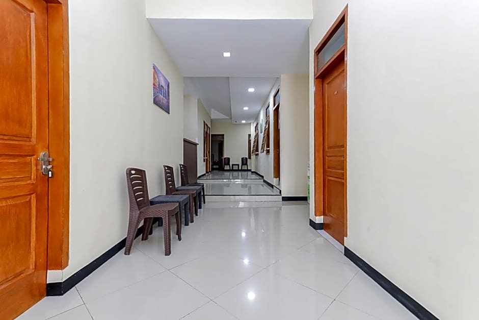 RedDoorz at WR Supratman Batu