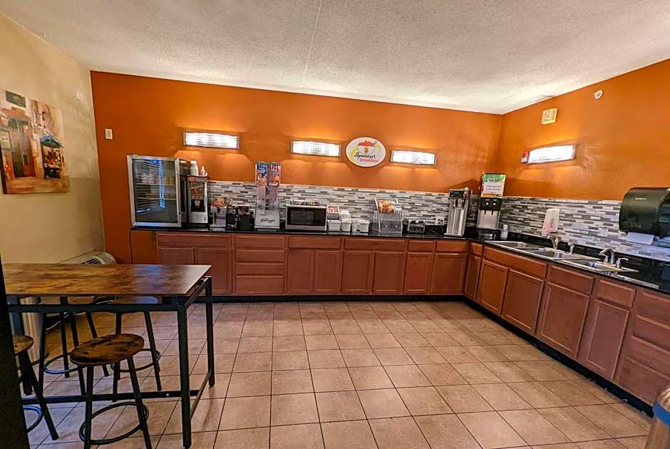 Super 8 by Wyndham Wichita North