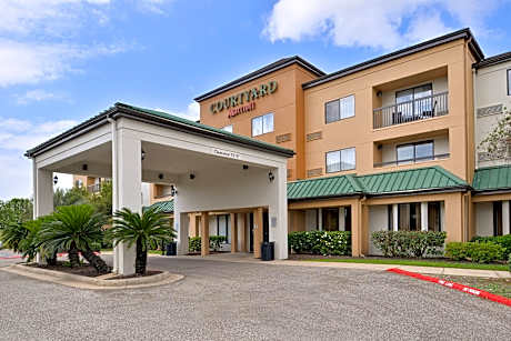Courtyard by Marriott Beaumont