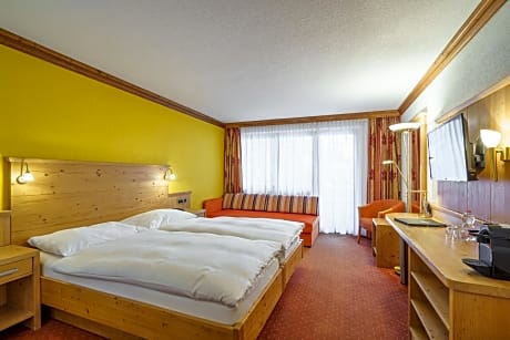 Deluxe Double Room with Matterhorn View and Balcony or Terrace