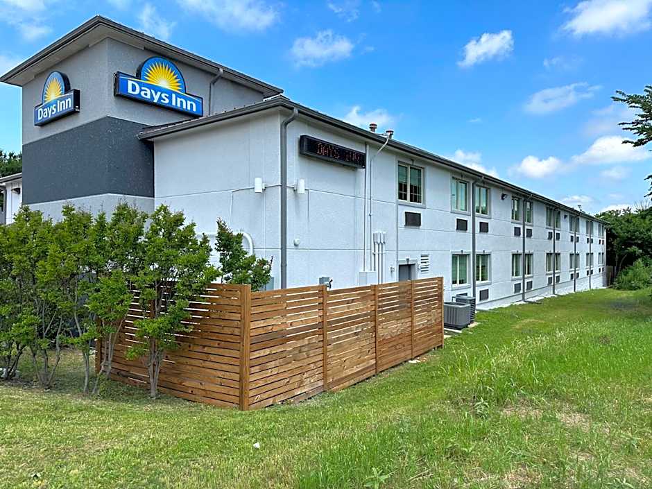 Days Inn by Wyndham Arlington