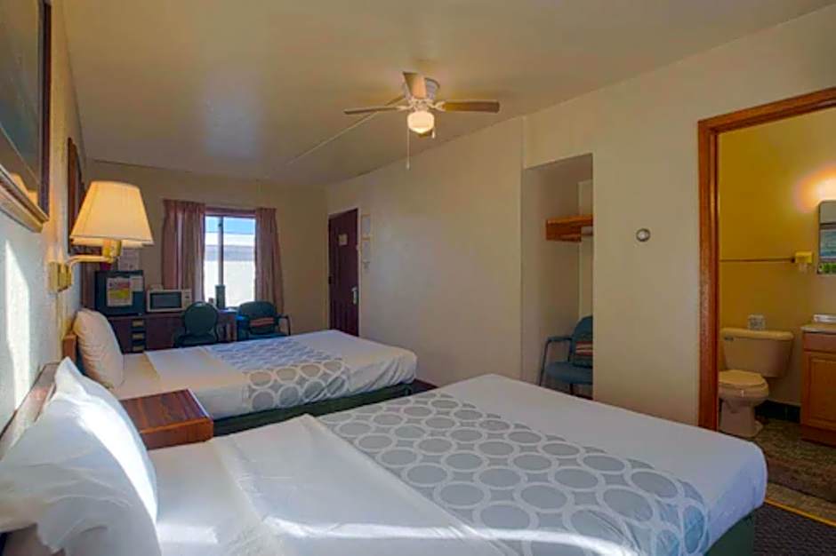 Love Hotels Silver Street by OYO at Hurley WI