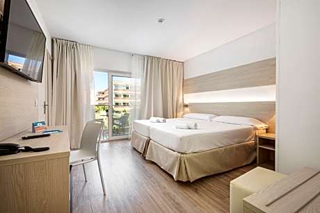 Twin Room with Balcony and Pool view
