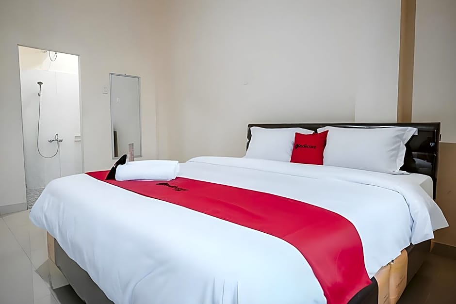 RedDoorz Near Ringroad City Walks Medan