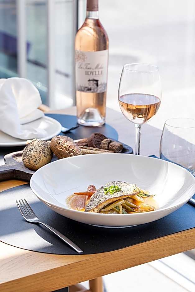 Pearl SeaBreeze Suites