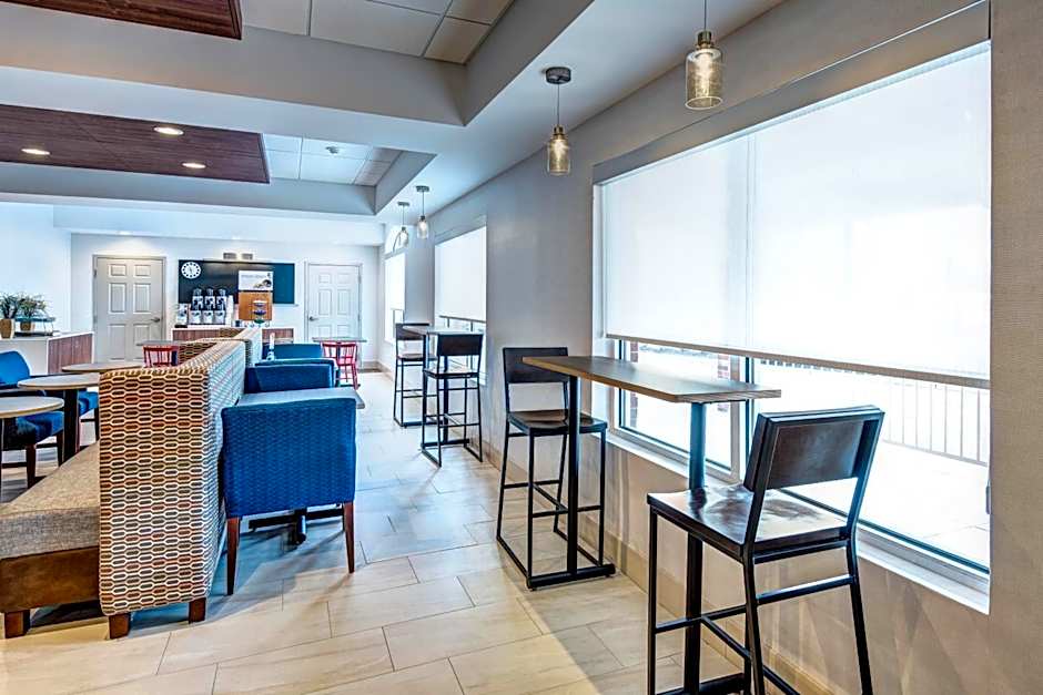 Holiday Inn Express Woodbridge By IHG