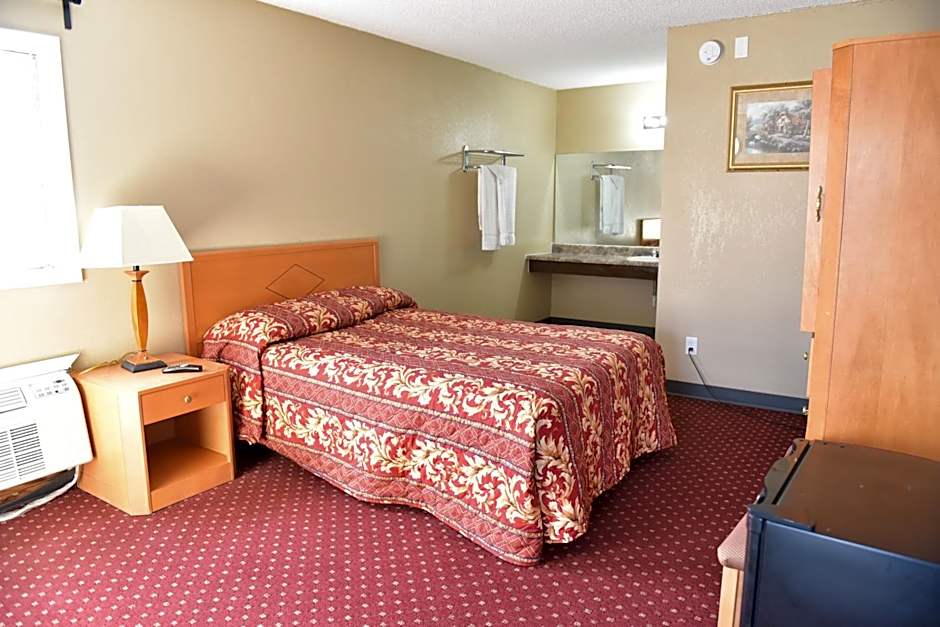 Photo 1 of 9 of 1 Queen Bed, Mobility Accessible