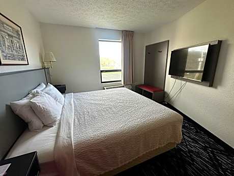 Deluxe King Suite