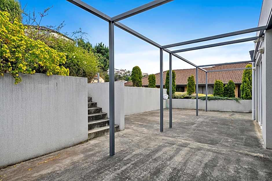 Super nice house with sea view free parking