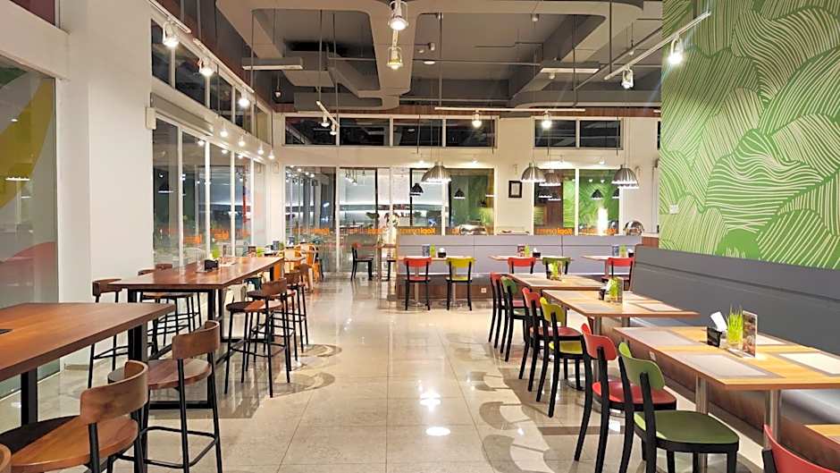 Zuri Express Lippo Cikarang Hotel