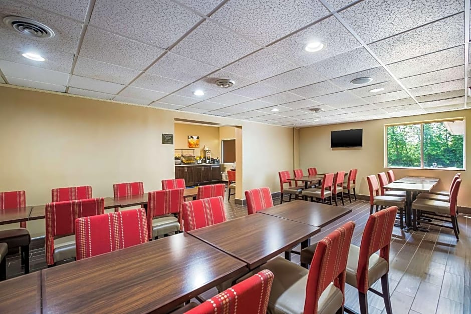 Comfort Inn & Suites Fairborn near Wright Patterson AFB