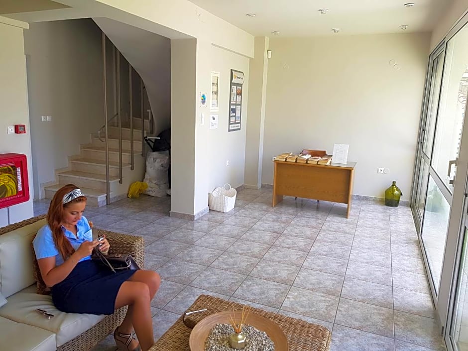 Notos Luxury Studios & Apartments