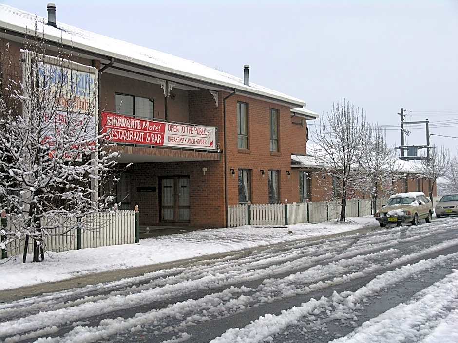 Snowgate Motel + Apartments