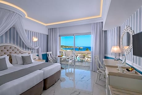 Superior Deluxe Twin Room with Sea View (2 Adults + 1 Child)
