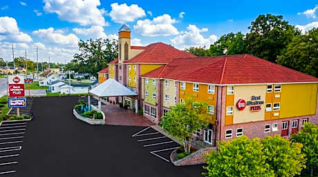 Best Western Plus Sandusky Hotel & Suites