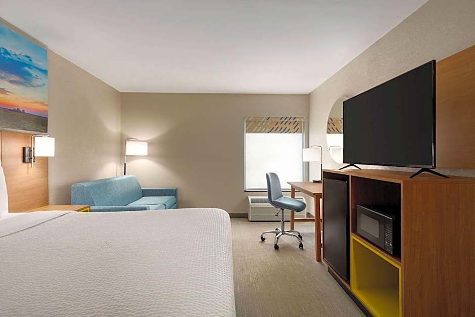 Days Inn by Wyndham Hillsboro