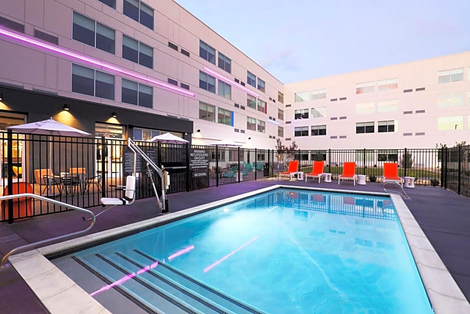 Aloft by Marriott Reno Tahoe International Airport