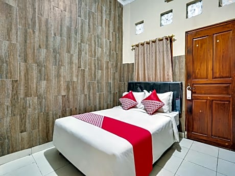 OYO 90908 Handika Jaya Mm